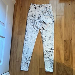 White and blue marble leggings